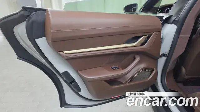 Porsche Taycan 2025 — Photo 6/33