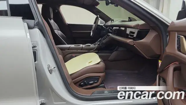 Porsche Taycan 2025 — Photo 30/33
