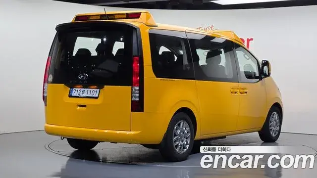 Hyundai Staria 2023 — Фото 2/20
