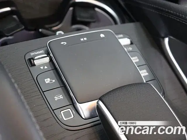Mercedes-Benz GLE-Class 2025 — Photo 14/20
