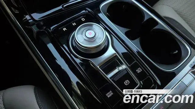 Kia Carnival 2023 — Фото 8/20