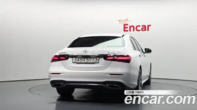 Mercedes-Benz E-Class 2022 — Photo 3/20