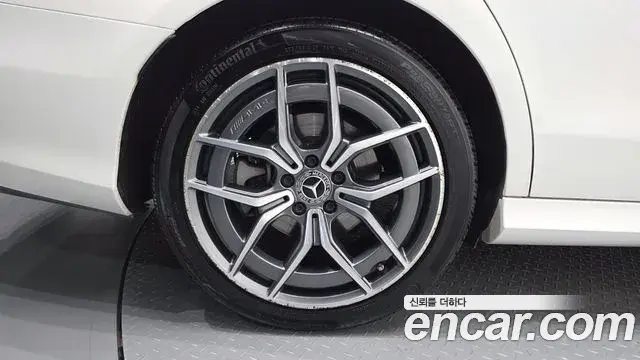 Mercedes-Benz E-Class 2022 — Photo 4/20