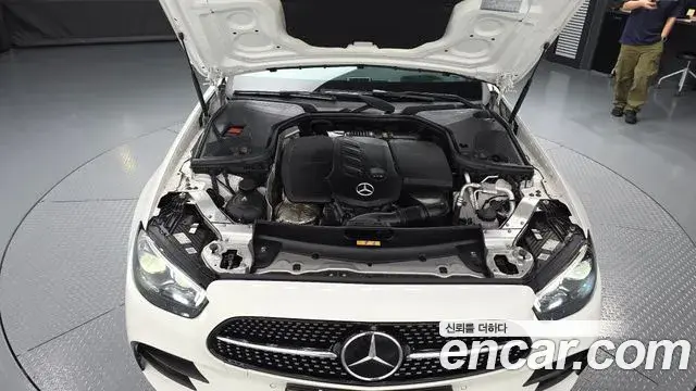 Mercedes-Benz E-Class 2022 — Photo 5/20