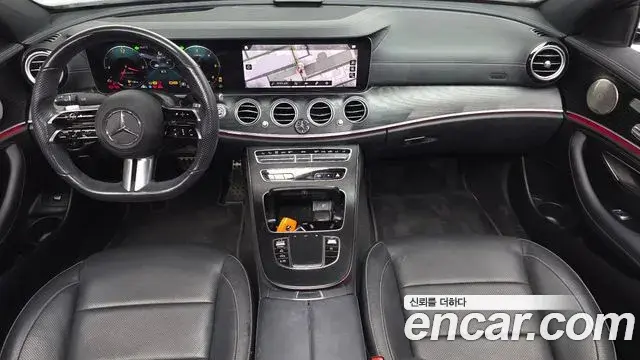 Mercedes-Benz E-Class 2022 — Photo 6/20