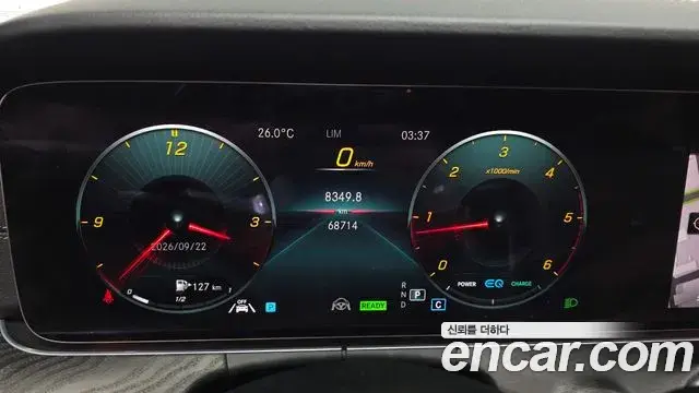 Mercedes-Benz E-Class 2022 — Photo 7/20