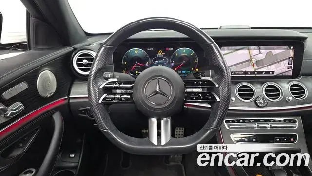 Mercedes-Benz E-Class 2022 — Photo 13/20