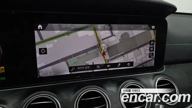 Mercedes-Benz E-Class 2022 — Photo 15/20