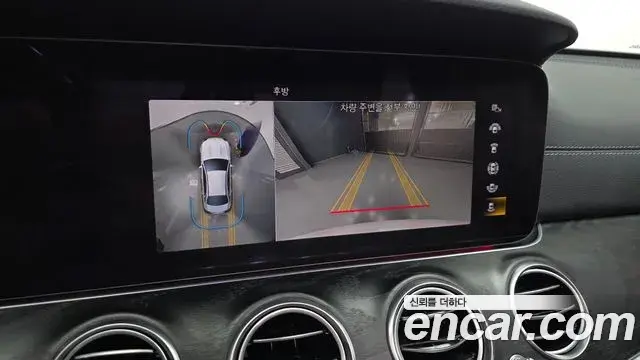 Mercedes-Benz E-Class 2022 — Photo 16/20