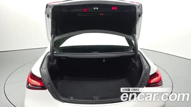Mercedes-Benz E-Class 2022 — Photo 20/20