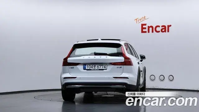 Volvo V60 Cross Country 2023 — Şəkil 7/32