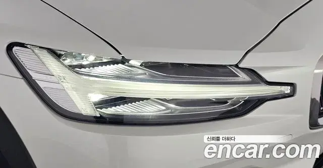 Volvo V60 Cross Country 2023 — Şəkil 25/32