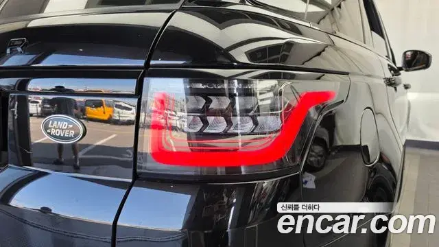 Land Rover Range Rover Sport 2020 — ფოტო 18/36