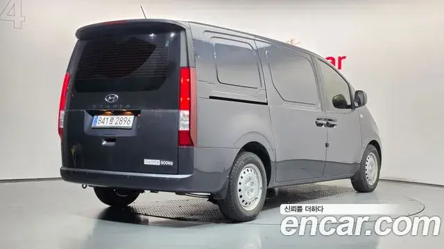 Hyundai Staria 2023 — Фото 2/20