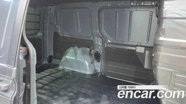 Hyundai Staria 2023 — Фото 12/20