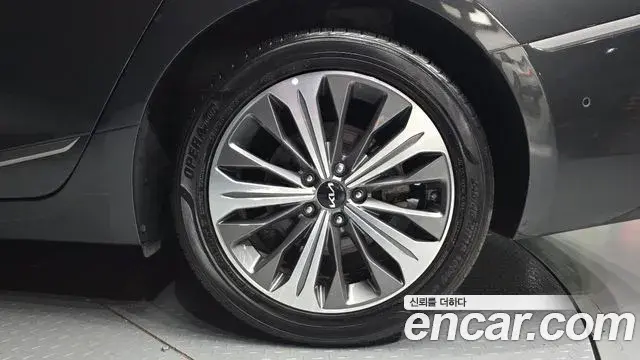 Kia K8 2022 — Photo 8/30