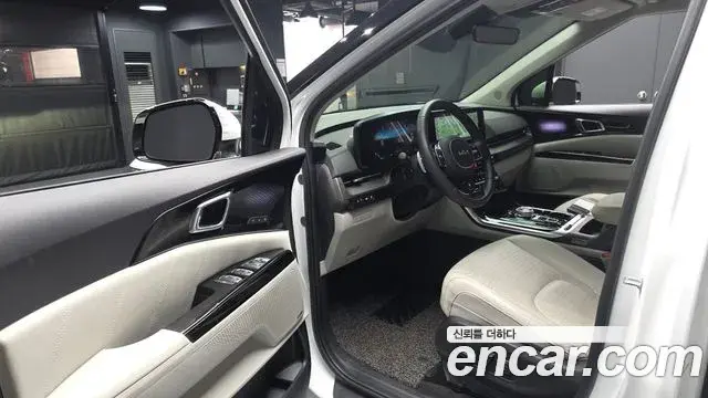 Kia Carnival 2023 — Фото 8/20