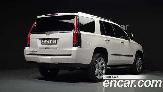 Cadillac Escalade 2020 — ფოტო 7/32