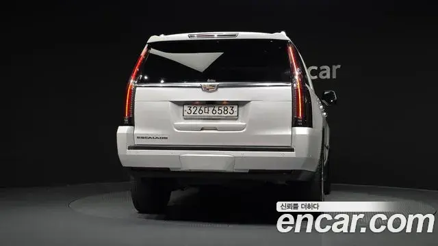Cadillac Escalade 2020 — ფოტო 31/32