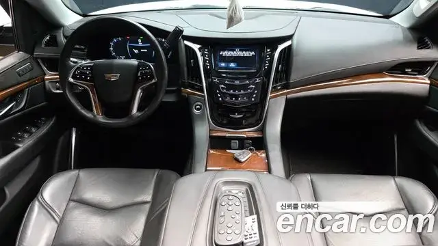 Cadillac Escalade 2020 — ფოტო 21/32