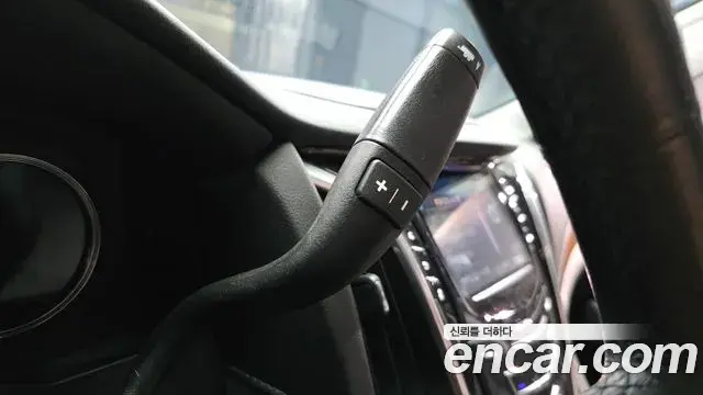 Cadillac Escalade 2020 — ფოტო 26/32