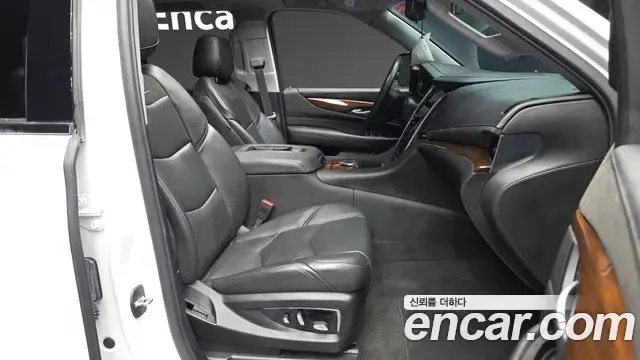 Cadillac Escalade 2020 — ფოტო 8/32