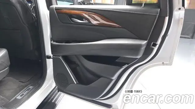 Cadillac Escalade 2020 — ფოტო 6/32