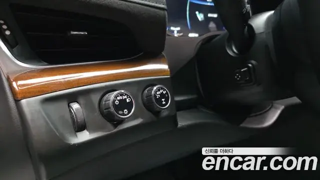 Cadillac Escalade 2020 — ფოტო 29/32