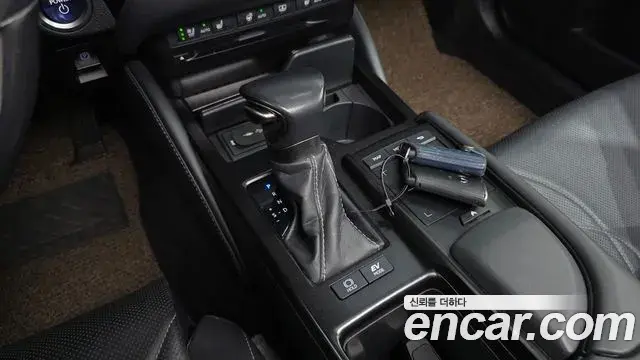 Lexus ES300h 2020 — ფოტო 4/20