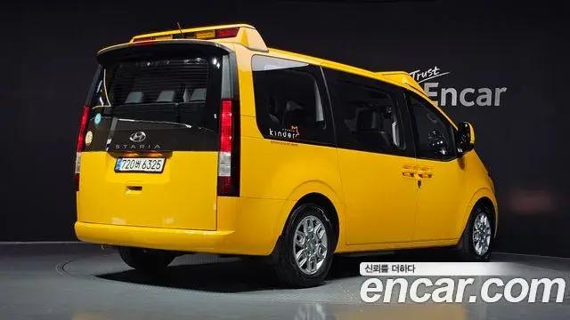 Hyundai Staria 2022 — Фото 2/20