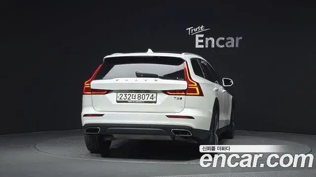 Volvo V60 Cross Country 2019 — Şəkil 10/39