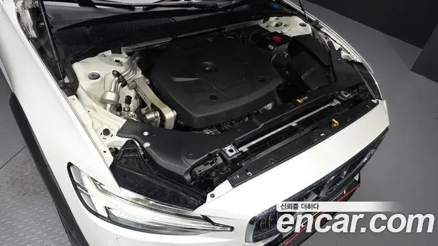 Volvo V60 Cross Country 2019 — Şəkil 33/39