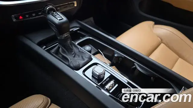 Volvo V60 Cross Country 2019 — Şəkil 25/39