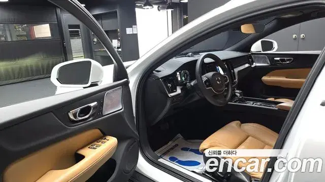 Volvo V60 Cross Country 2019 — Şəkil 9/39
