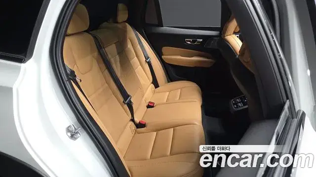 Volvo V60 Cross Country 2019 — Şəkil 32/39