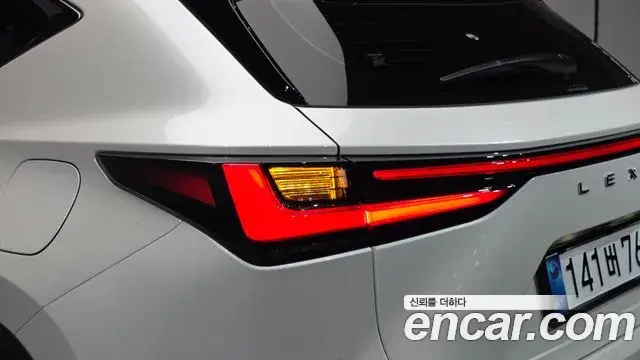 Lexus NX350h 2025 — Photo 11/36