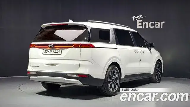 Kia Carnival 2021 — Photo 2/20