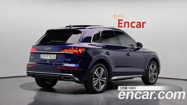 Audi Q5 2023 — Фото 2/20