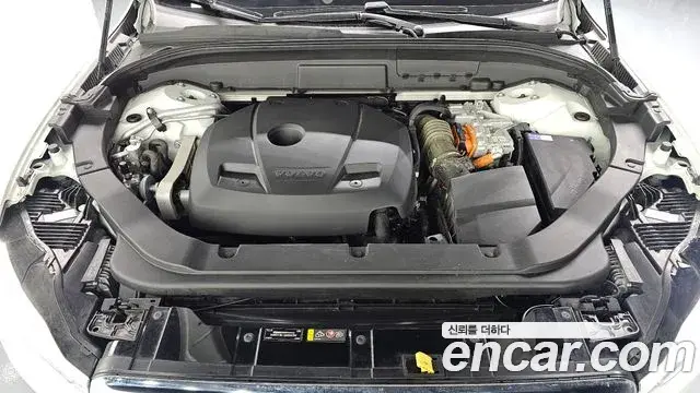 Volvo XC60 2021 — ფოტო 18/34