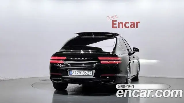 Genesis Electrified G80 2022 — Photo 4/20