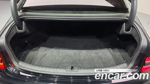 Genesis Electrified G80 2022 — Photo 18/20
