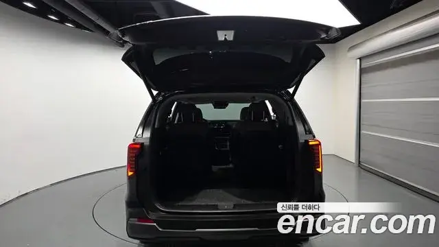 Kia Carnival 2025 — Şəkil 27/31