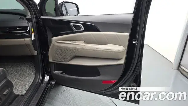 Kia Carnival 2025 — Şəkil 28/31