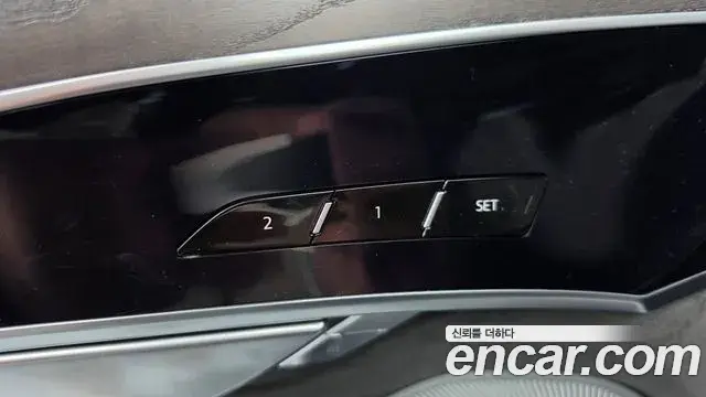 Audi A8 2021 — Фото 12/20