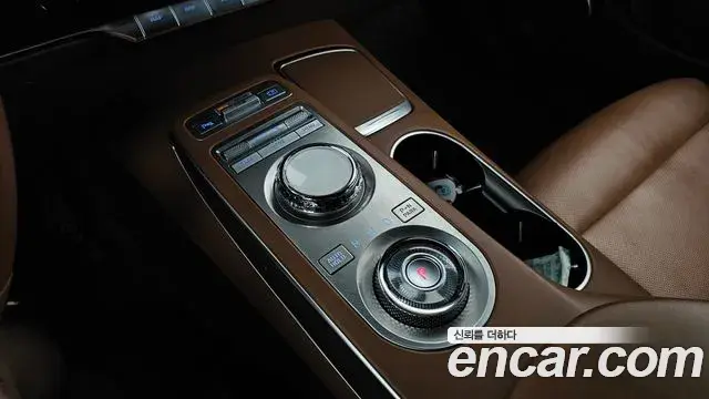 Genesis GV70 2021 — Photo 27/32