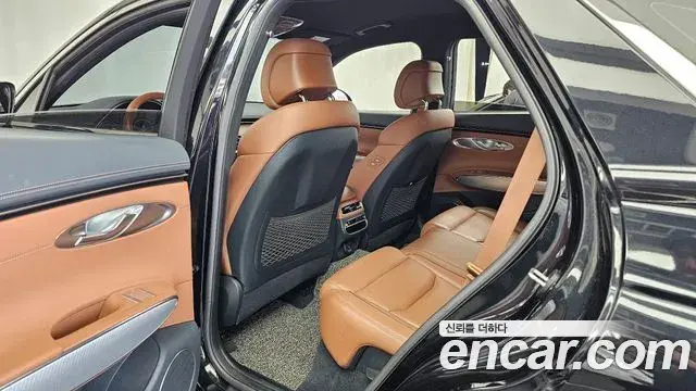 Genesis GV70 2021 — Photo 17/32