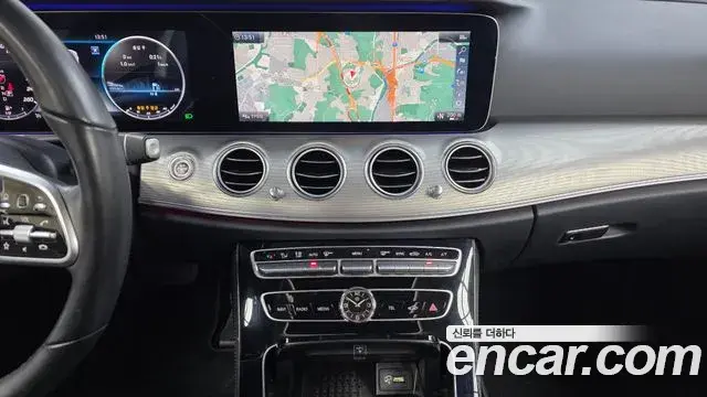 Mercedes-Benz E-Class 2018 — Фото 13/20