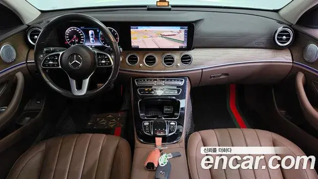 Mercedes-Benz E-Class 2020 — Фото 7/20