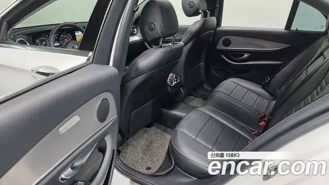 Mercedes-Benz E-Class 2019 — Фото 12/20