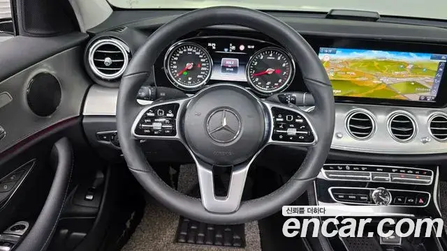 Mercedes-Benz E-Class 2019 — Фото 13/20